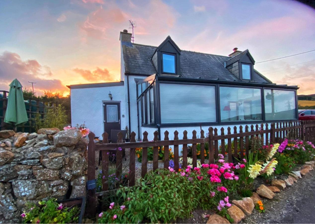 Piper'S Cave Bed And Breakfast Helmsdale Exterior photo