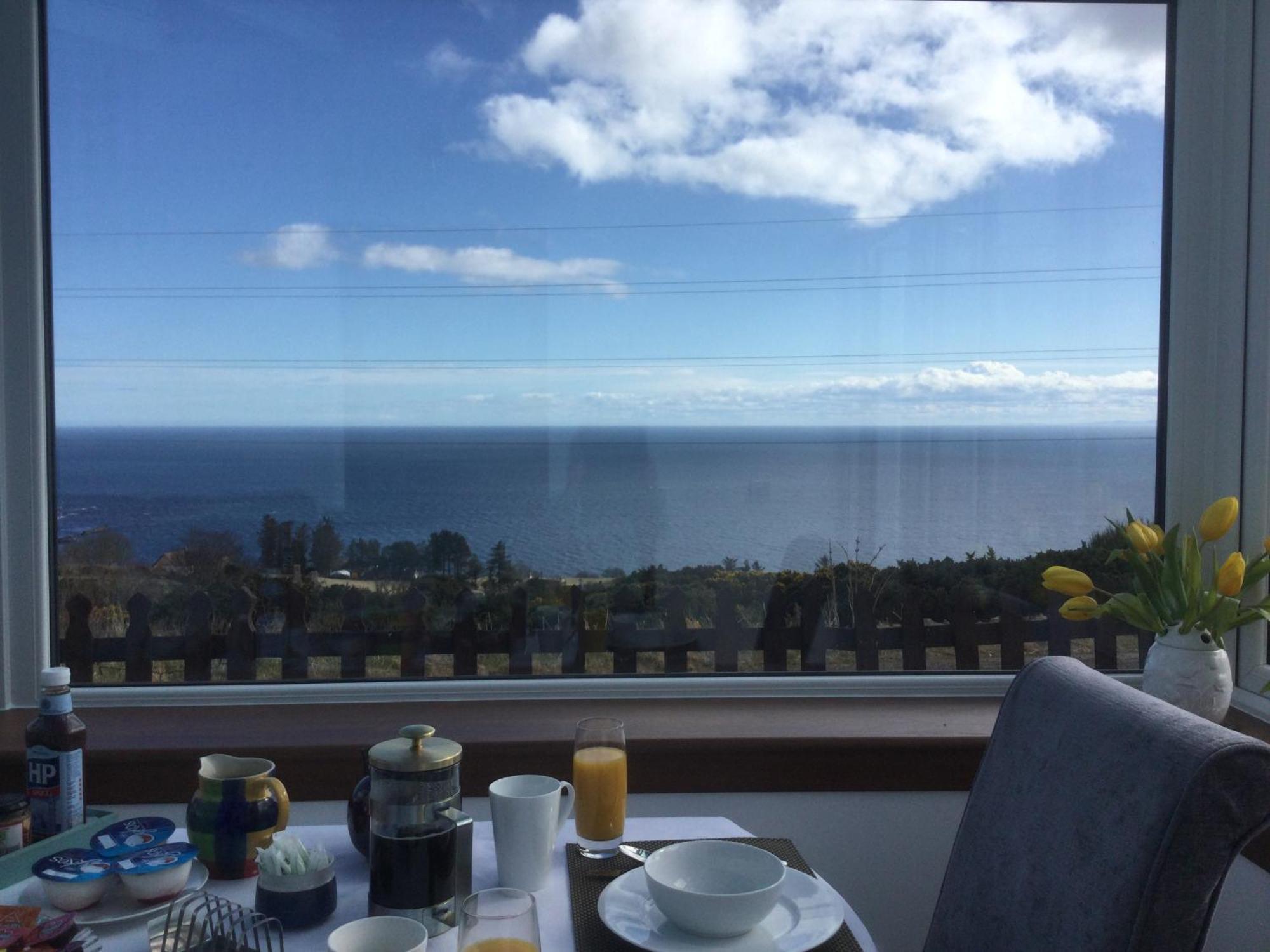 Piper'S Cave Bed And Breakfast Helmsdale Exterior photo