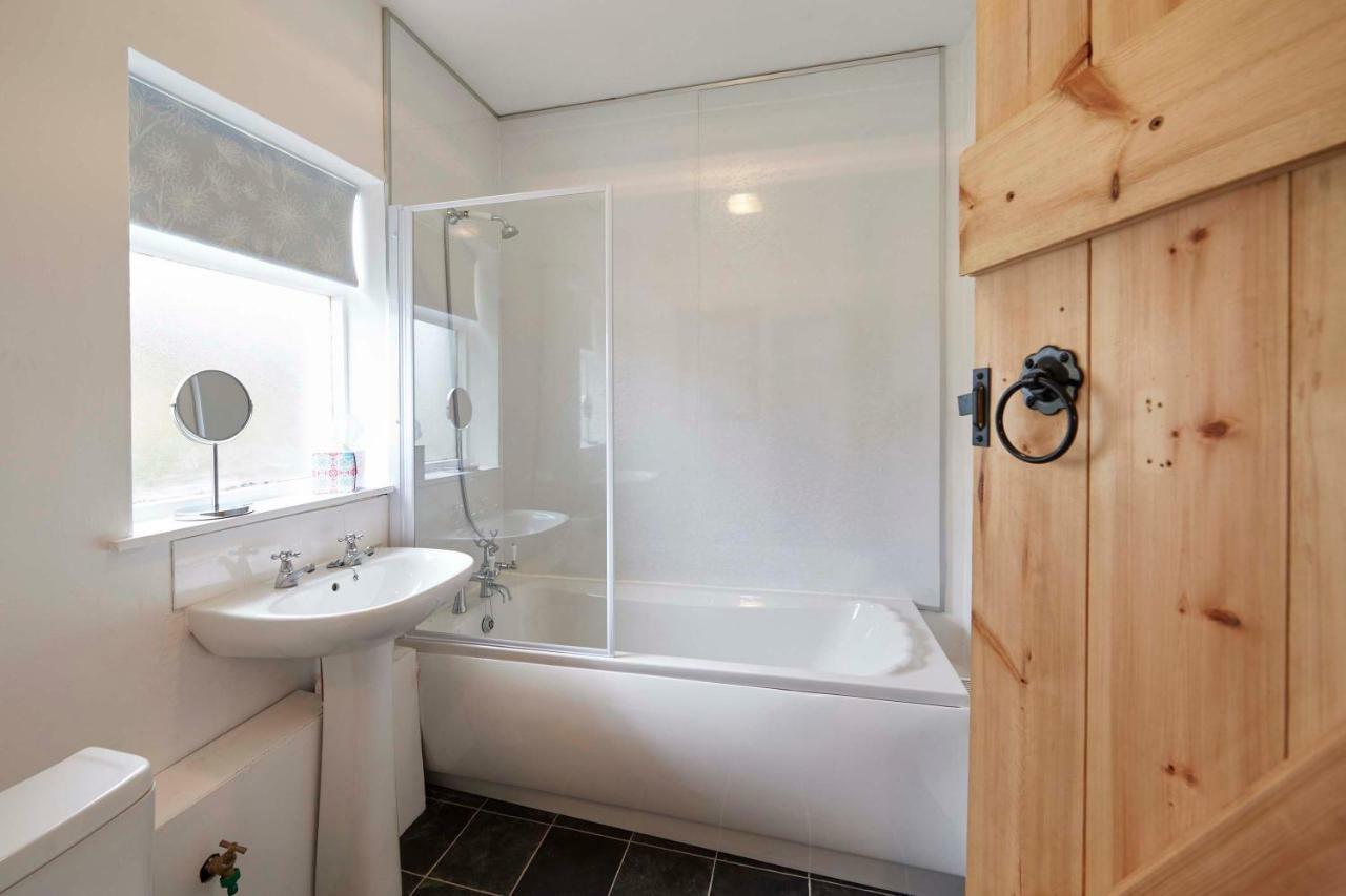 Piper'S Cave Bed And Breakfast Helmsdale Exterior photo